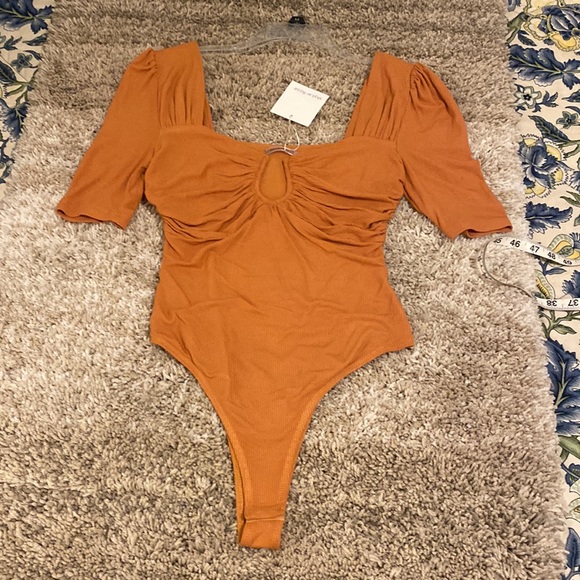 Skylar Rose Puff Shoulder Bodysuit Sz M, New with Tags - Picture 3 of 15